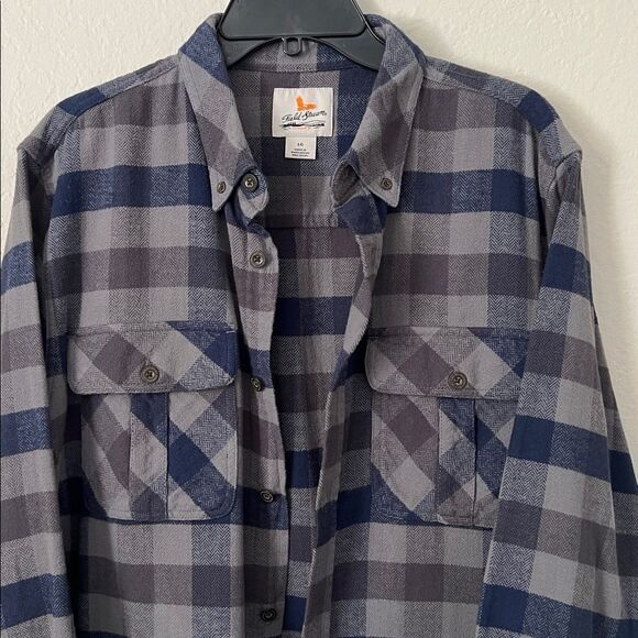 Field & Stream Navy and Gray Plaid Button Up Flannel in Size L - Picture 2 of 12